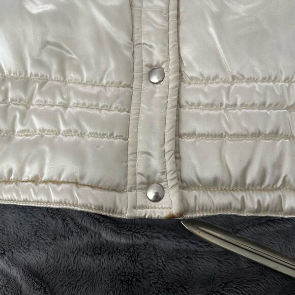 Vintage 80s BECONTA Womens Puffer Vest Cream Satin Outdoor Retro Snap Close | 10 - Picture 4 of 13
